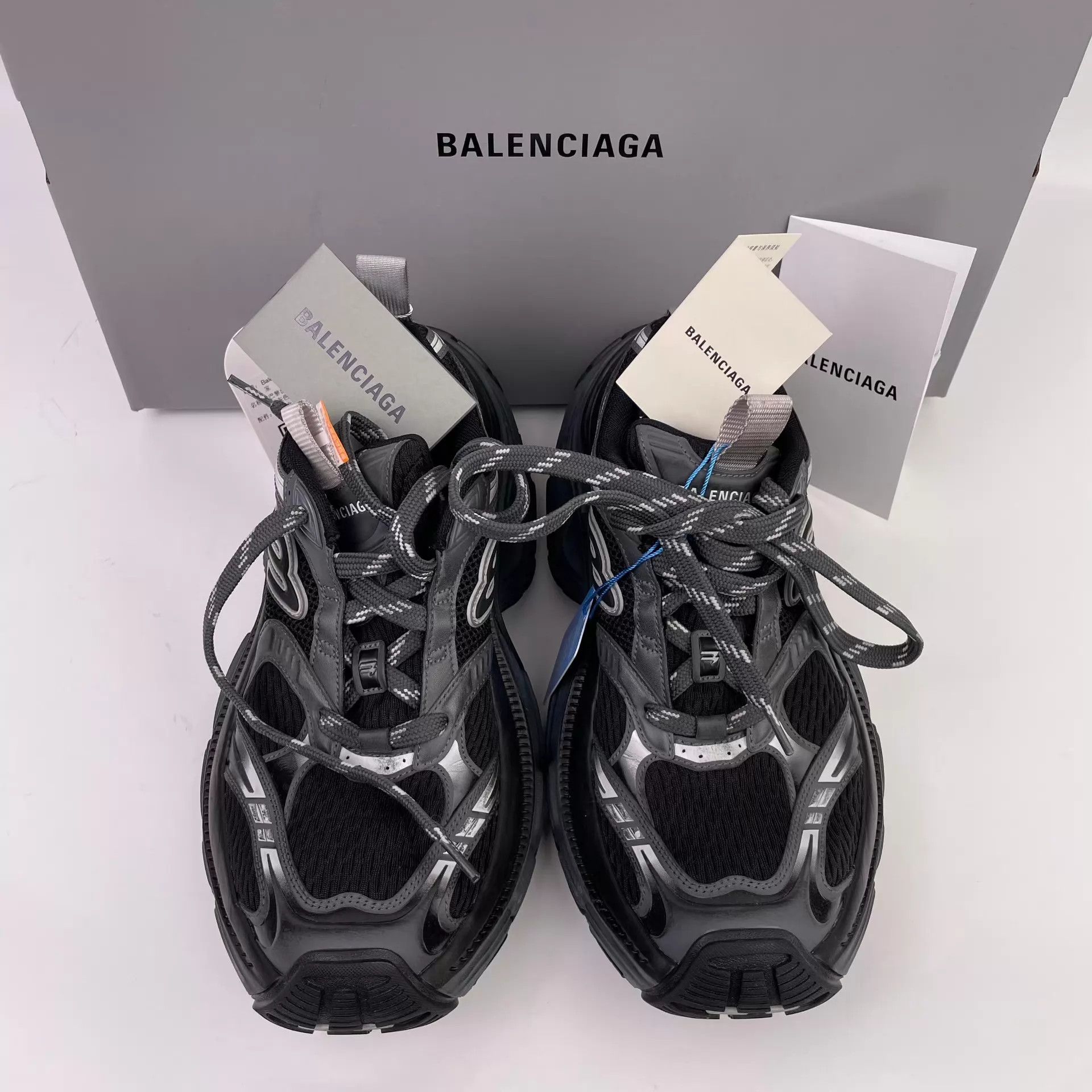 Balenciaga Balenciaga Men's Gray 41 Sneakers S Full Set Ticket Size US 8 / EU 41 - 1 Thumbnail