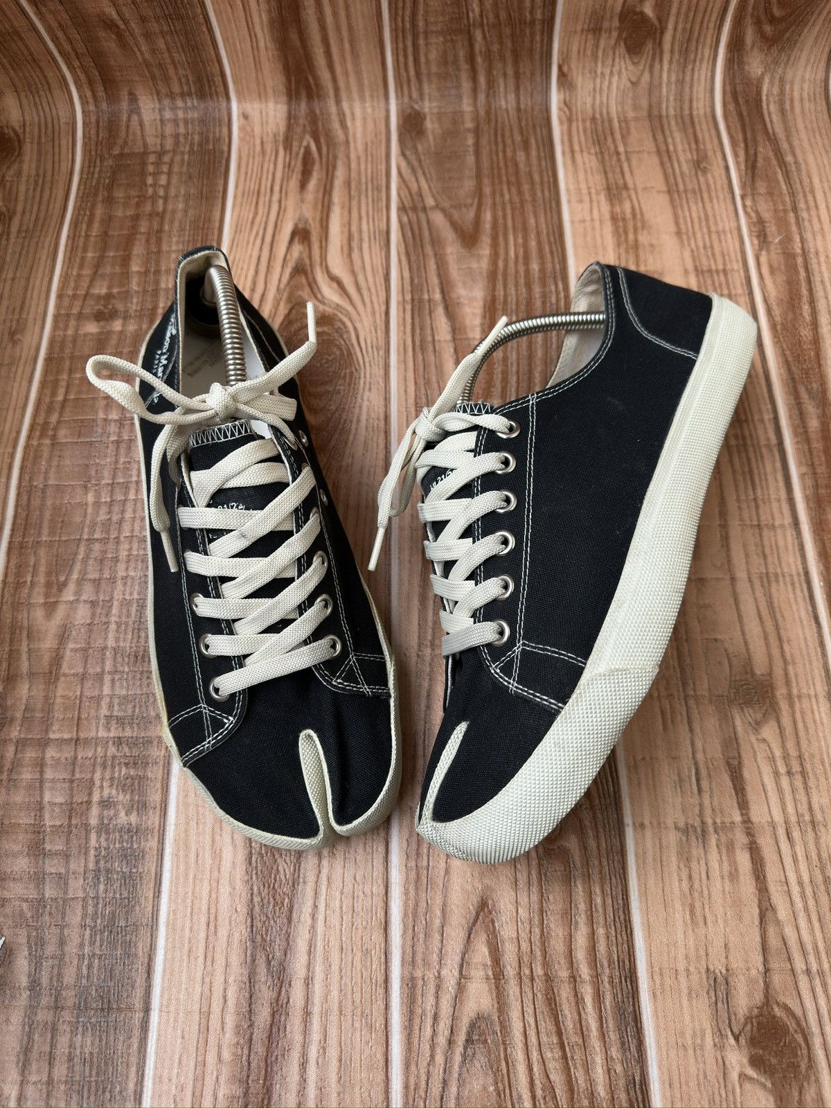 Maison Margiela Maison Margiela Canvas 'Tabi' Lowtops Size US 10 / EU 43 - 7 Thumbnail