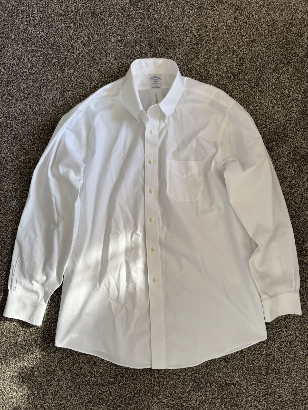 Brooks Brothers Brooks Brothers White Button Down Shirt Regent 17-4/5 Size US XL / EU 56 / 4 - 1 Thumbnail