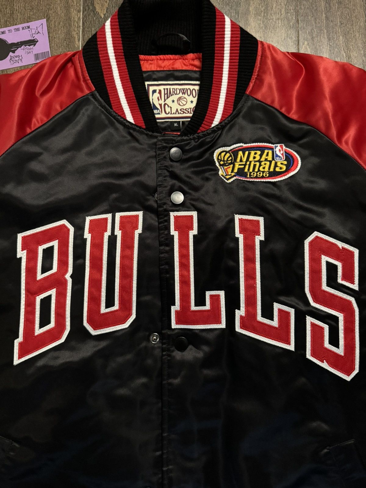 Mitchell & Ness Chicago Bulls 1996 NBA Finals "Hardwood Classics" Jacket Size US XL / EU 56 / 4 - 2 Thumbnail