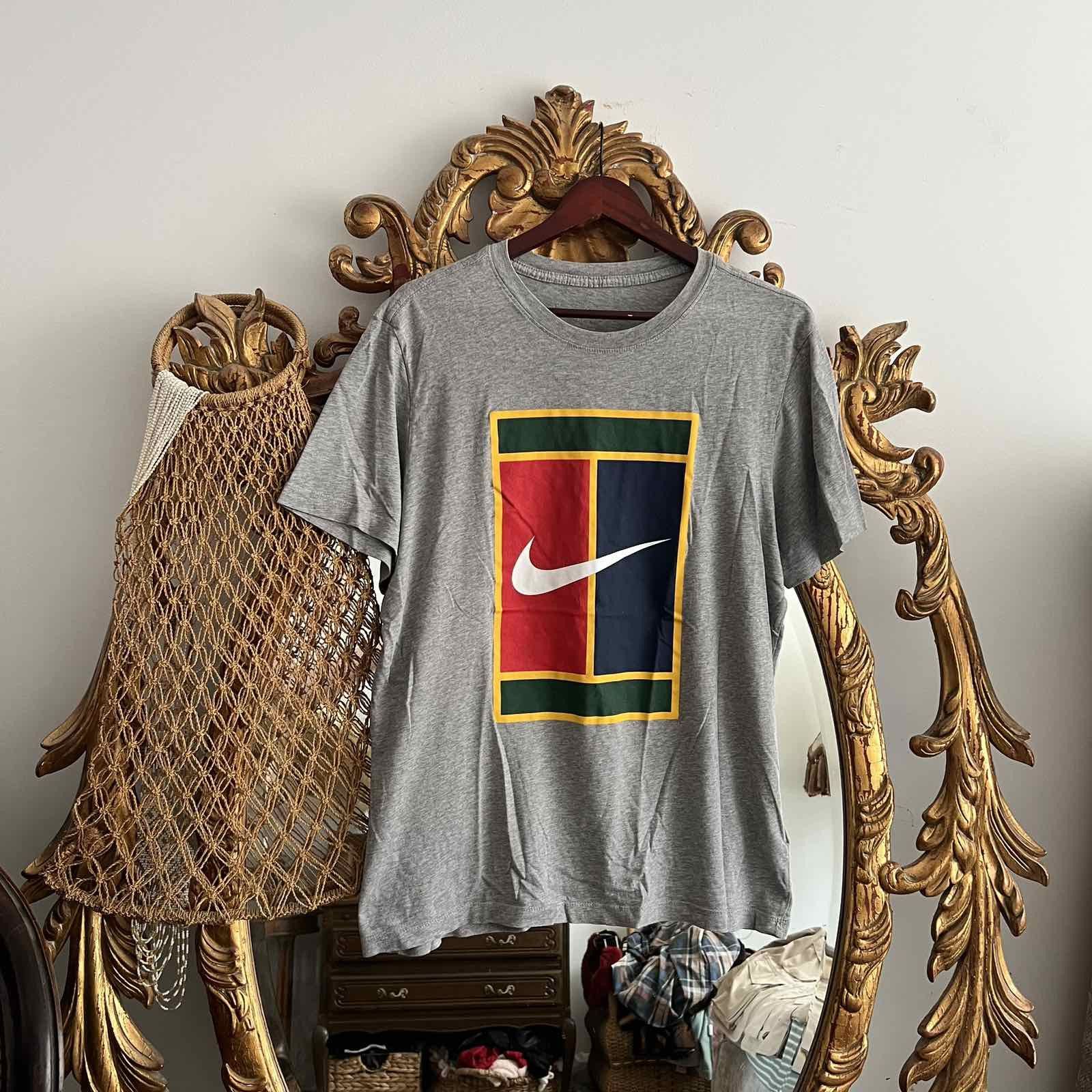 Nike Vintage Nike Court Tennis Graphic T-Shirt Sz L Size US L / EU 52-54 / 3 - 1 Thumbnail