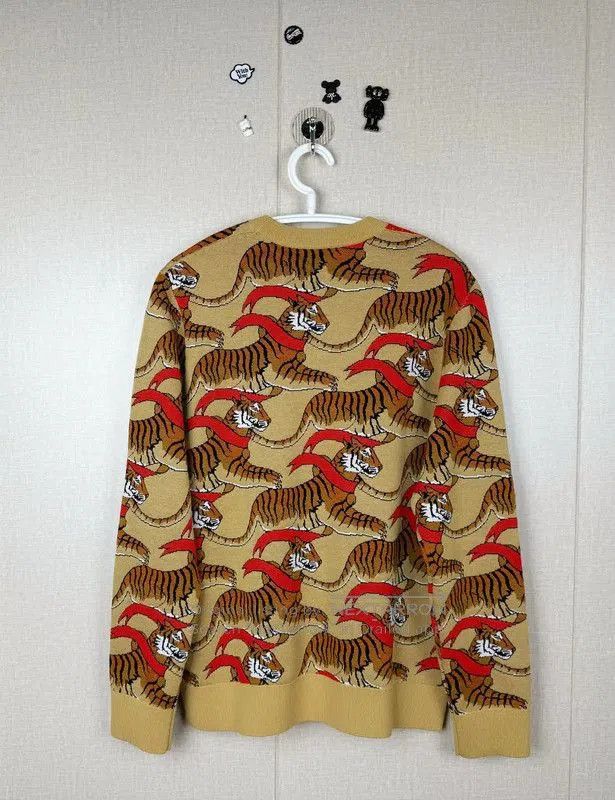 Burberry Burberry Men's Knit Sweater in Beige. Size US S / EU 44-46 / 1 - 4 Thumbnail