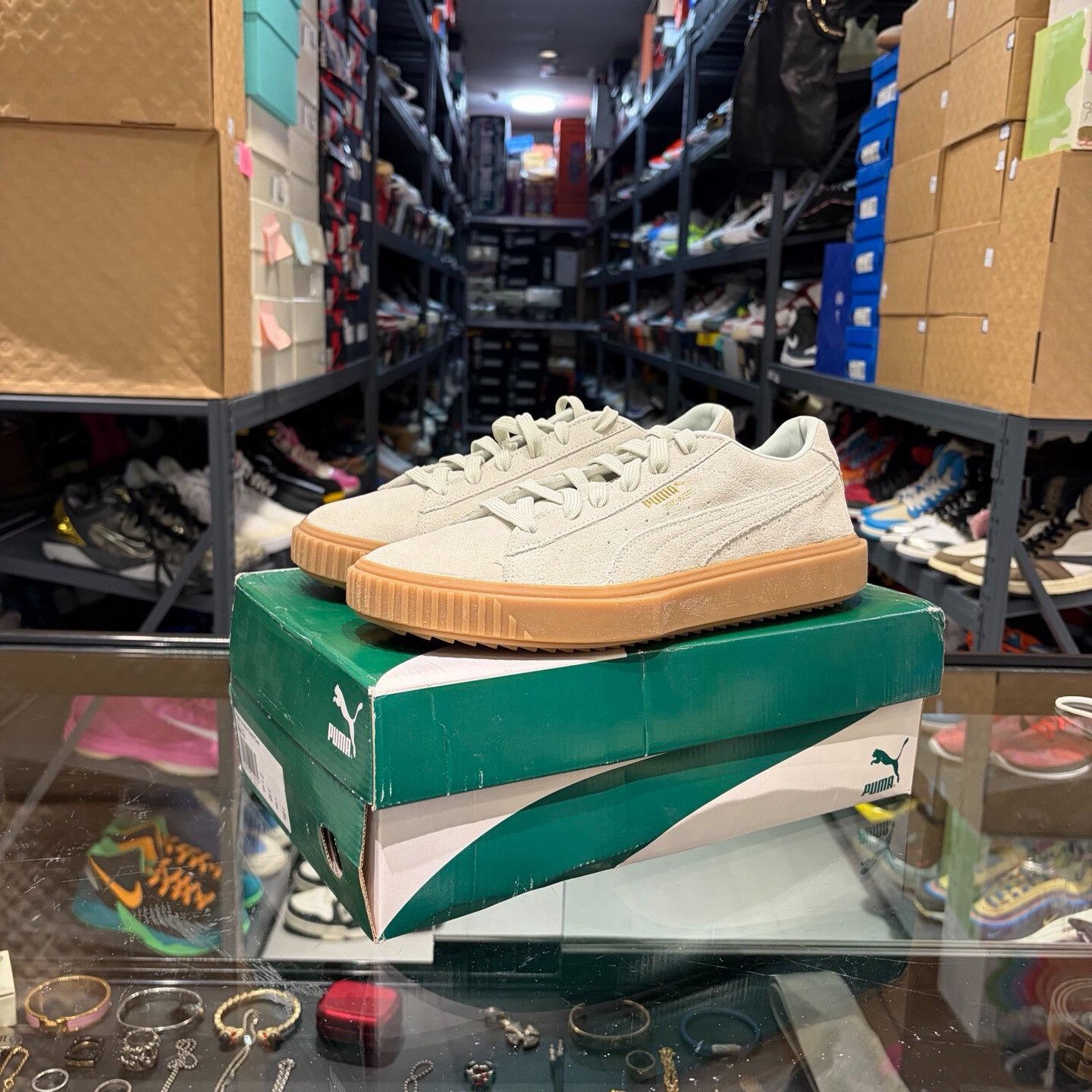 Puma Puma Beige Lowtop Sneakers 9 Men Size US 9 / EU 42 - 1 Thumbnail