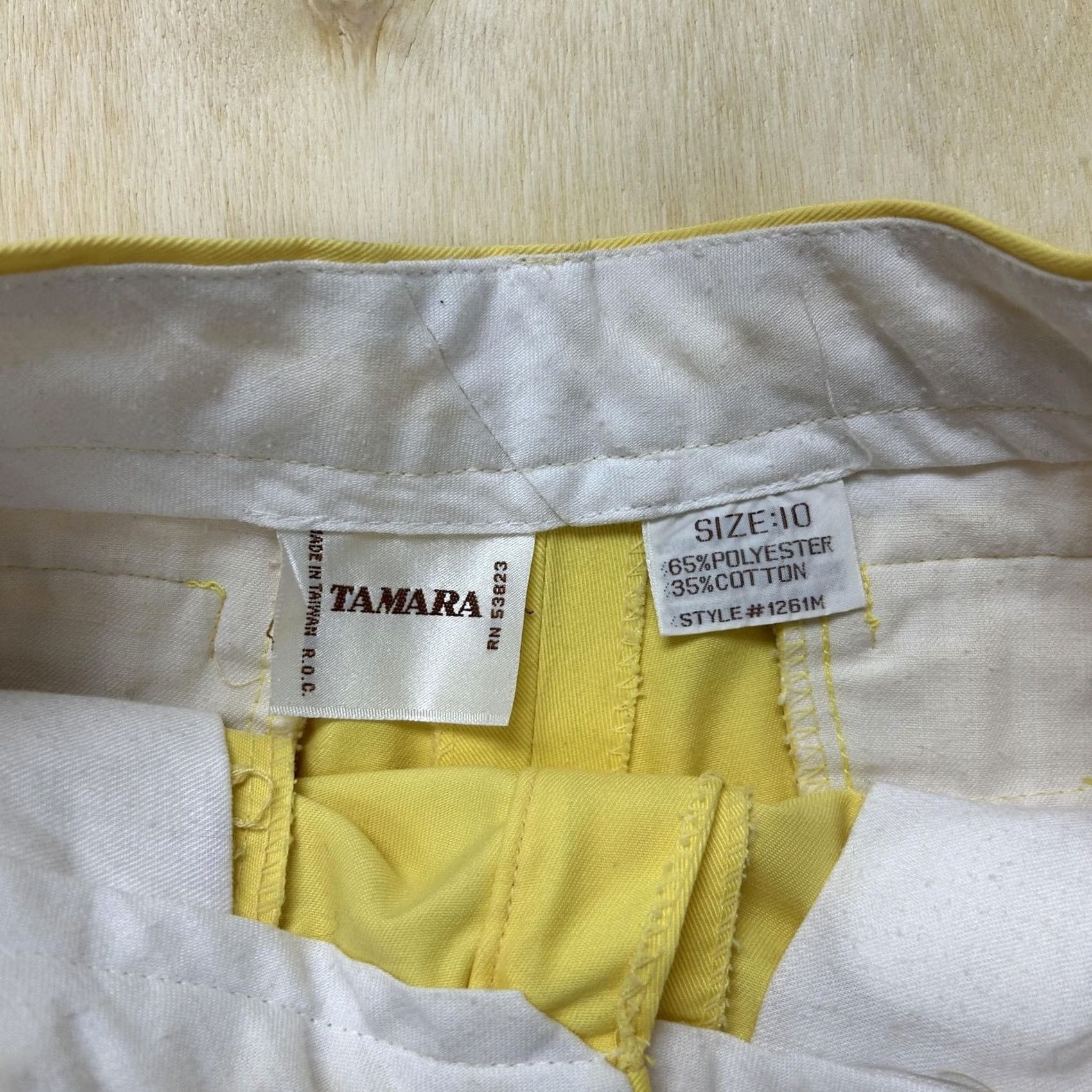 Vintage VINTAGE Tamara Shorts Womens 10 Yellow Pleated Twill Chino High Waist Casual Size 32" / US 10 / IT 46 - 2 Thumbnail