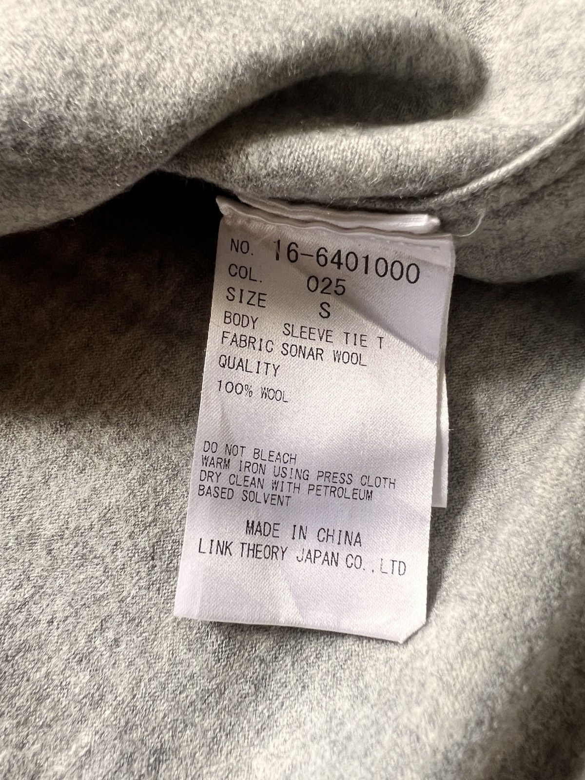 Helmut Lang Helmut Lang Long Sleeve Wide Neck Muslin Bondage Tshirt Size S / US 4 / IT 40 - 11 Thumbnail