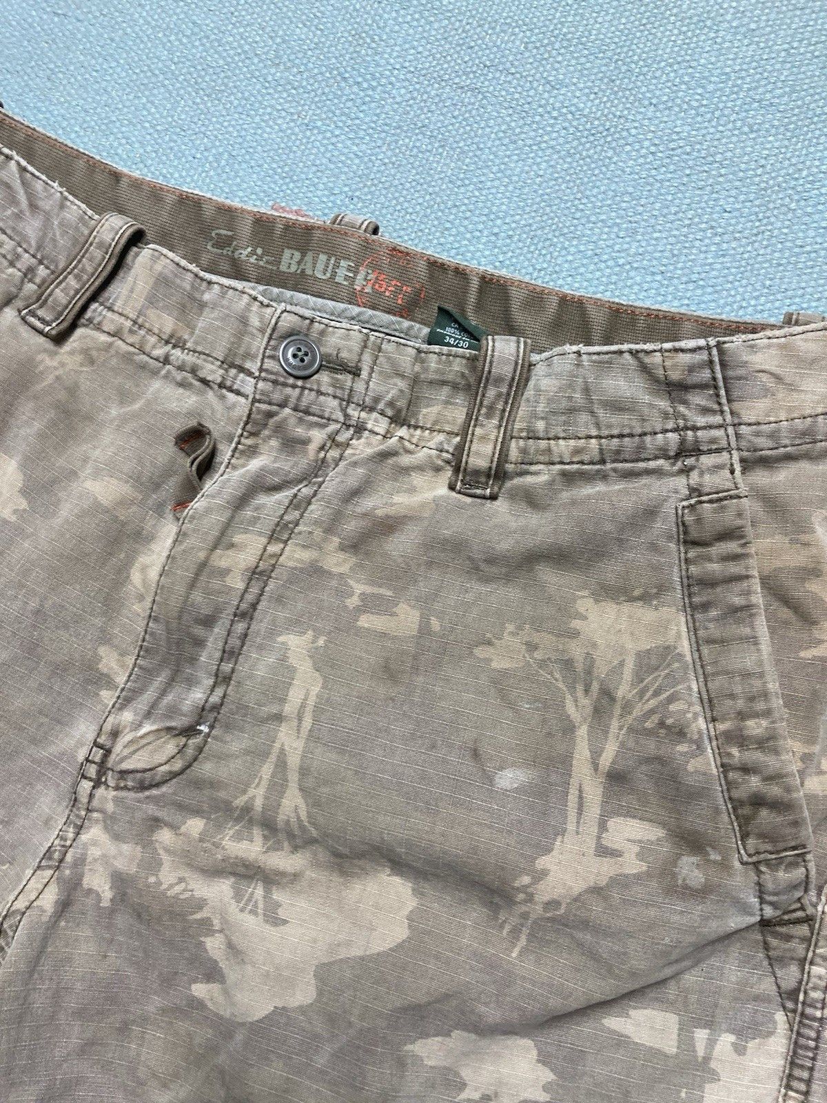 Wrangler Eddie Bauer camo cargo shorts ripstop cotton distressed 34 Size US 34 / EU 50 - 6 Thumbnail
