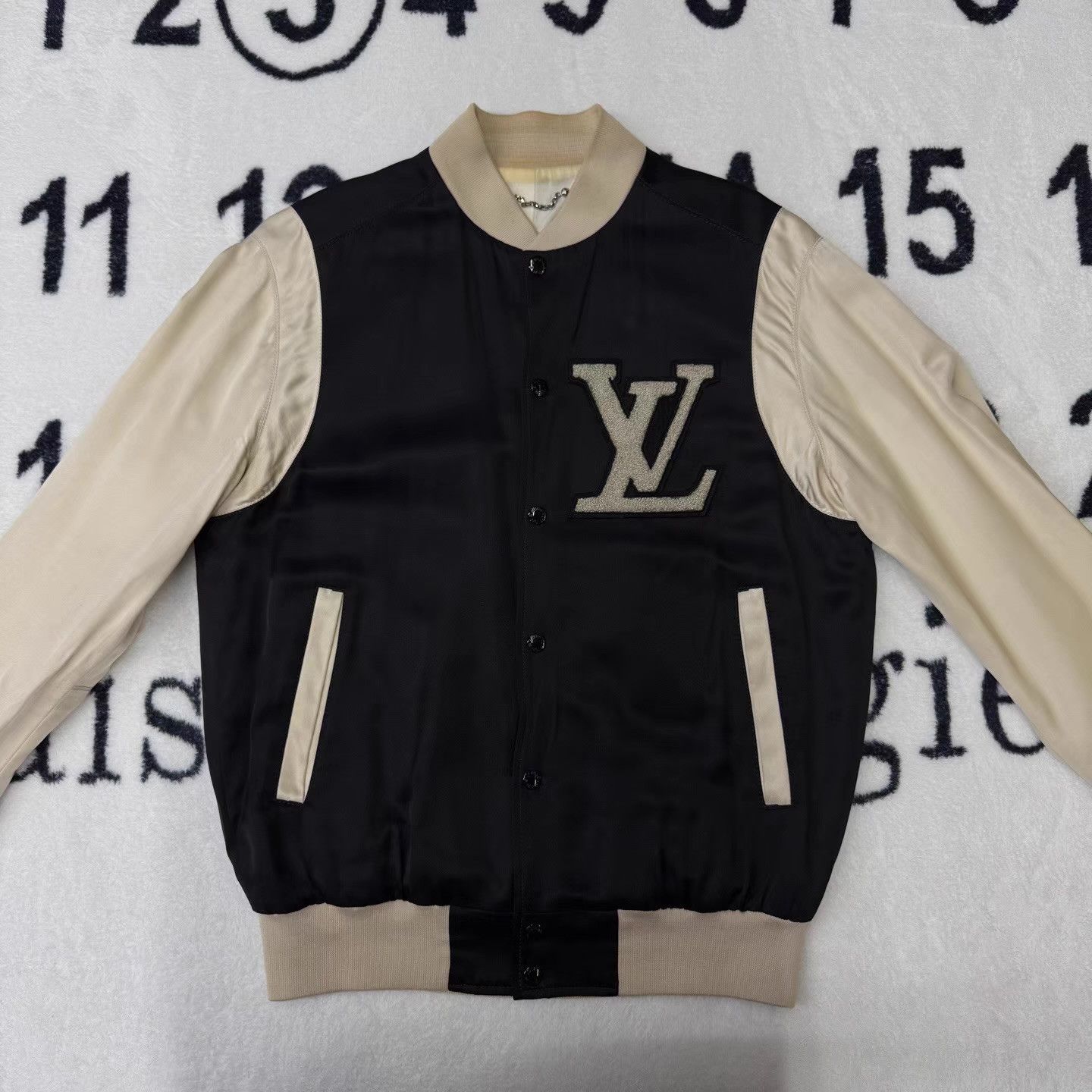 Louis Vuitton LV Black & White Satin Embroidered Jacket Q10 Size US L / EU 52-54 / 3 - 1 Thumbnail
