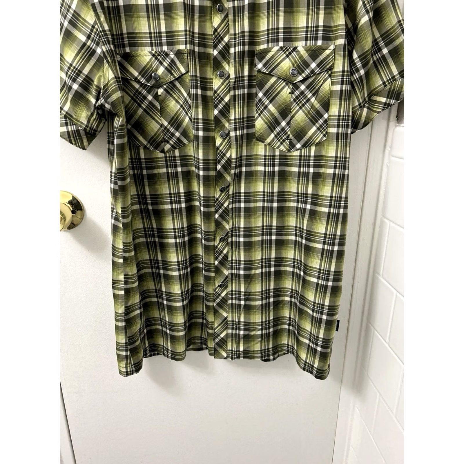 Vintage Kuhl Eluxur Shirt Mens M Green Plaid Button Down Pockets S/S Outdoor Casual Lightweight Moisture Wicking Size US M / EU 48-50 / 2 - 3 Thumbnail