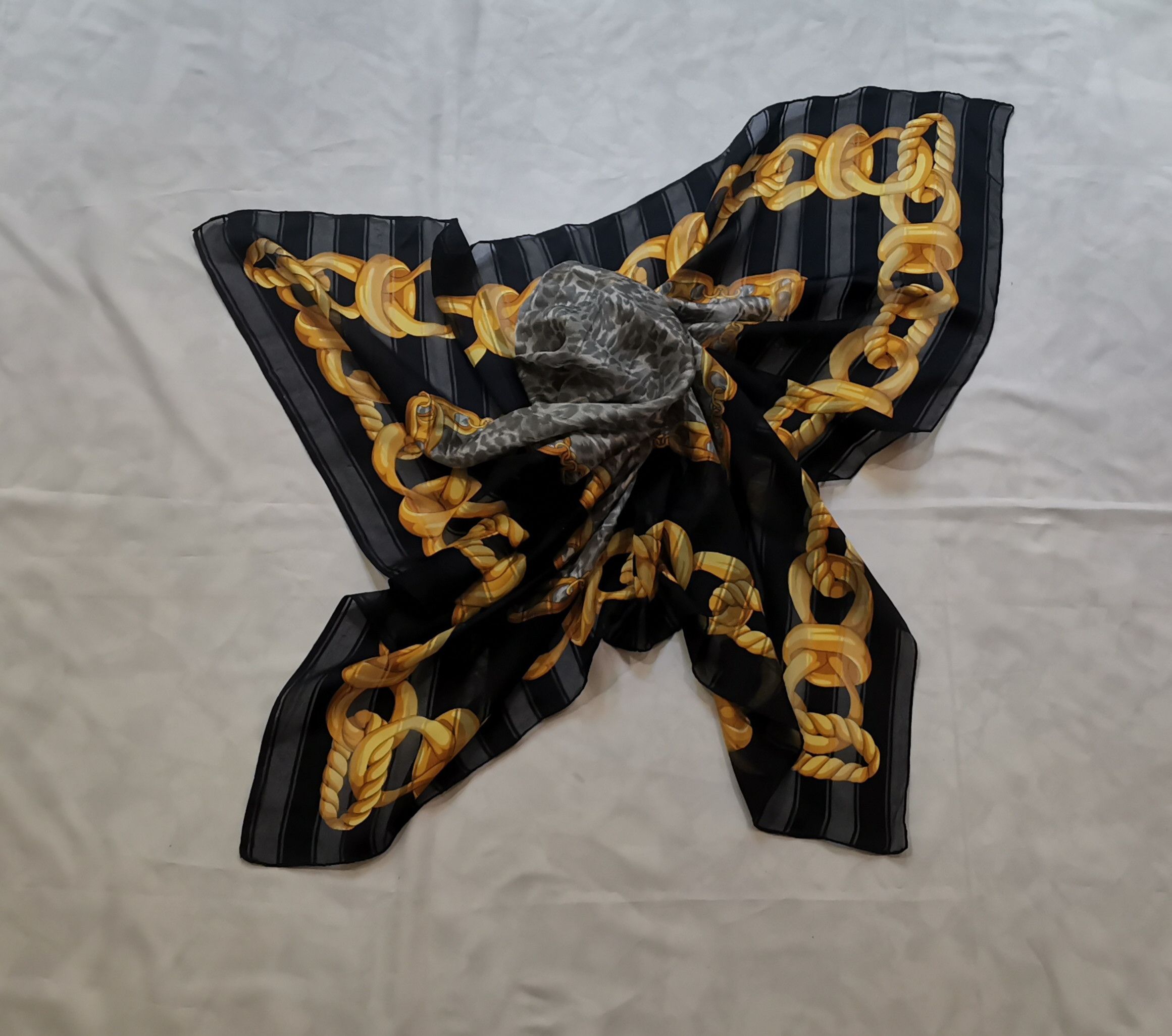 Vintage Rare vintage luxury scarves nice design Size ONE SIZE - 3 Thumbnail