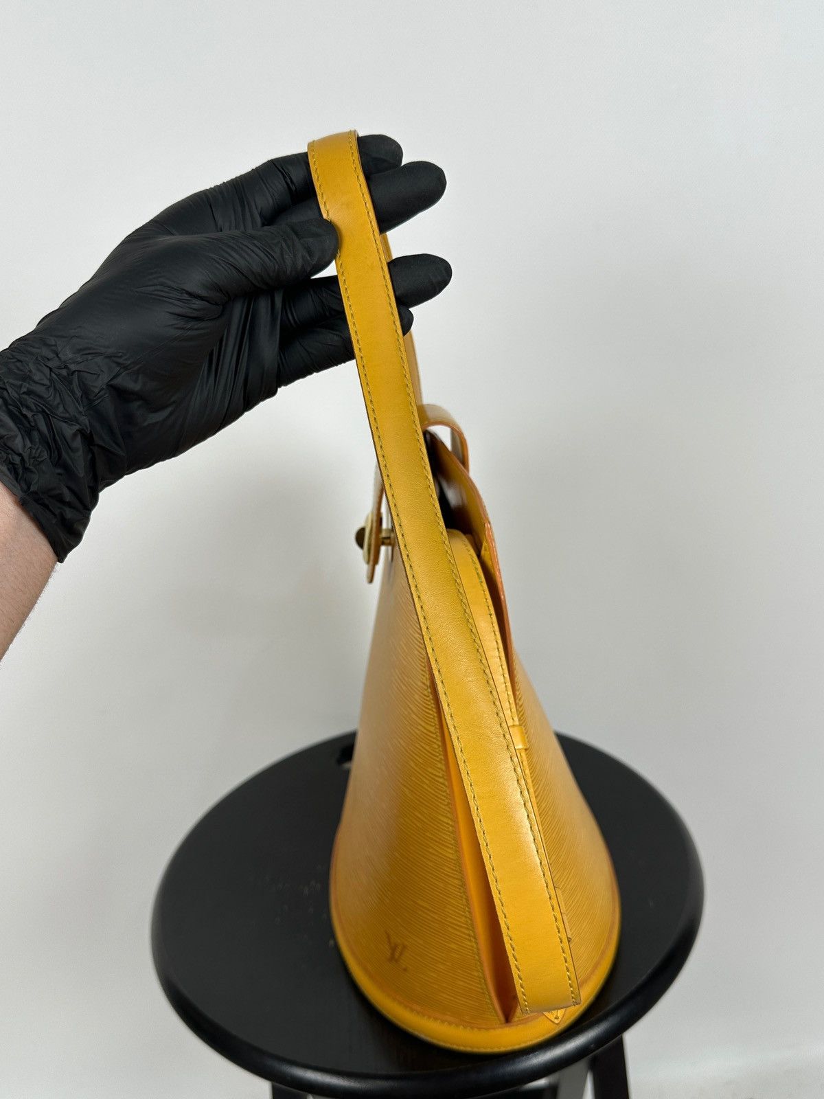Louis Vuitton Louis Vuitton Epi Cluny Yellow Leather Shoulder Bag Size ONE SIZE - 16 Thumbnail