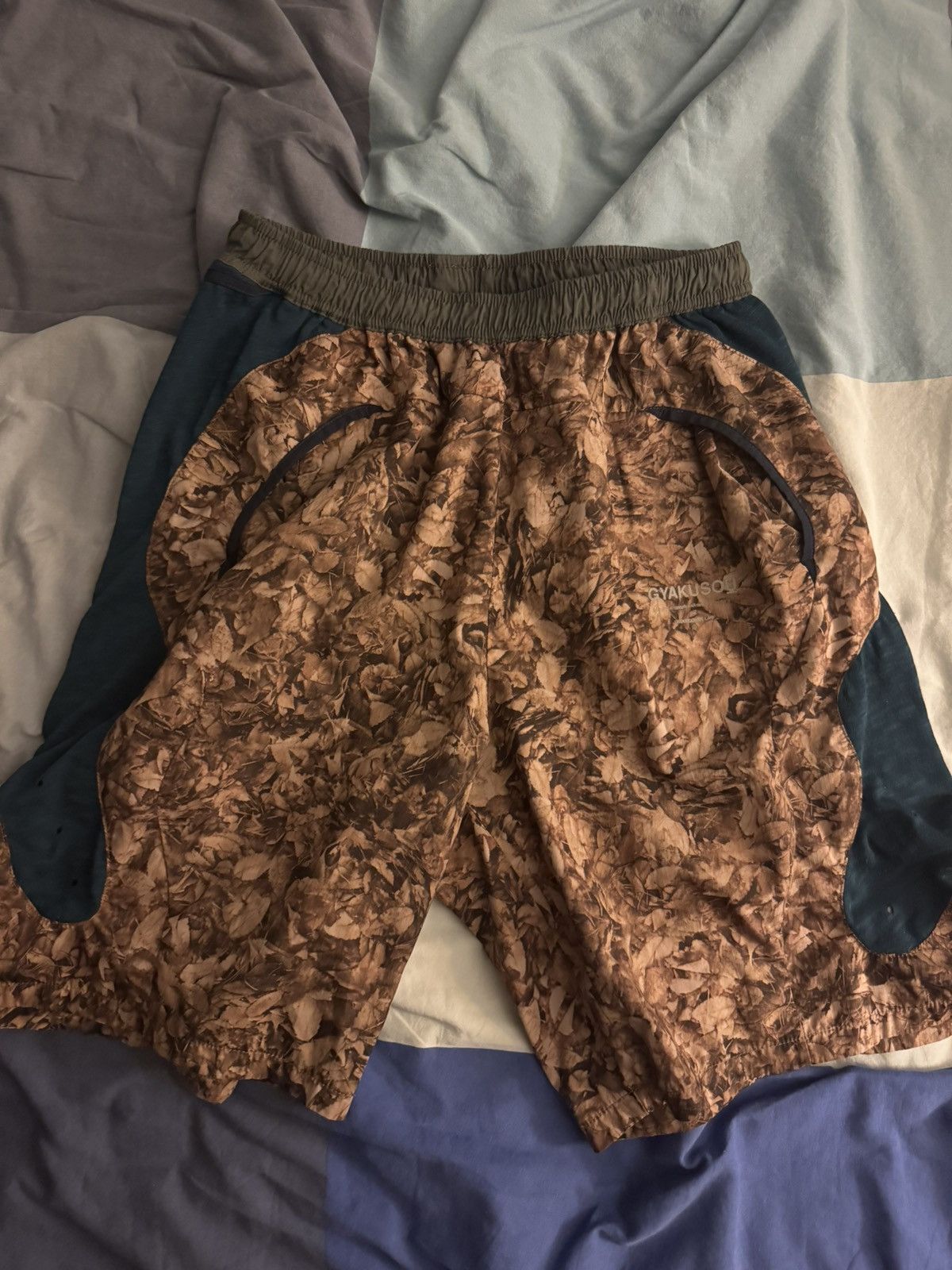 Gyakusou Gyakusou Nike FW12 Leaf Print Shorts Size US 33 - 1 Thumbnail