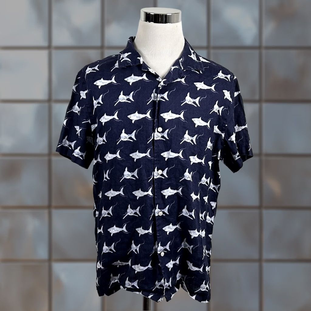 UNTUCKit UNTUCKit x David Hart XL Slim Fit Shirt 100% Linen Sharks Allover Short Sleeve Blue Linen Button-Up Mens Regular XS? Wait - No. Size US XL / EU 56 / 4 - 1 Thumbnail