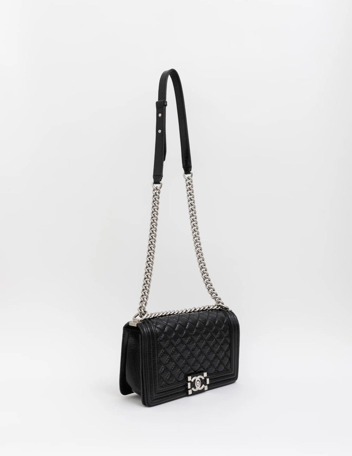 Chanel Authenticated Certificate✅Full packaging 💝Chanel Boy Bag 🖤 Size ONE SIZE - 4 Thumbnail