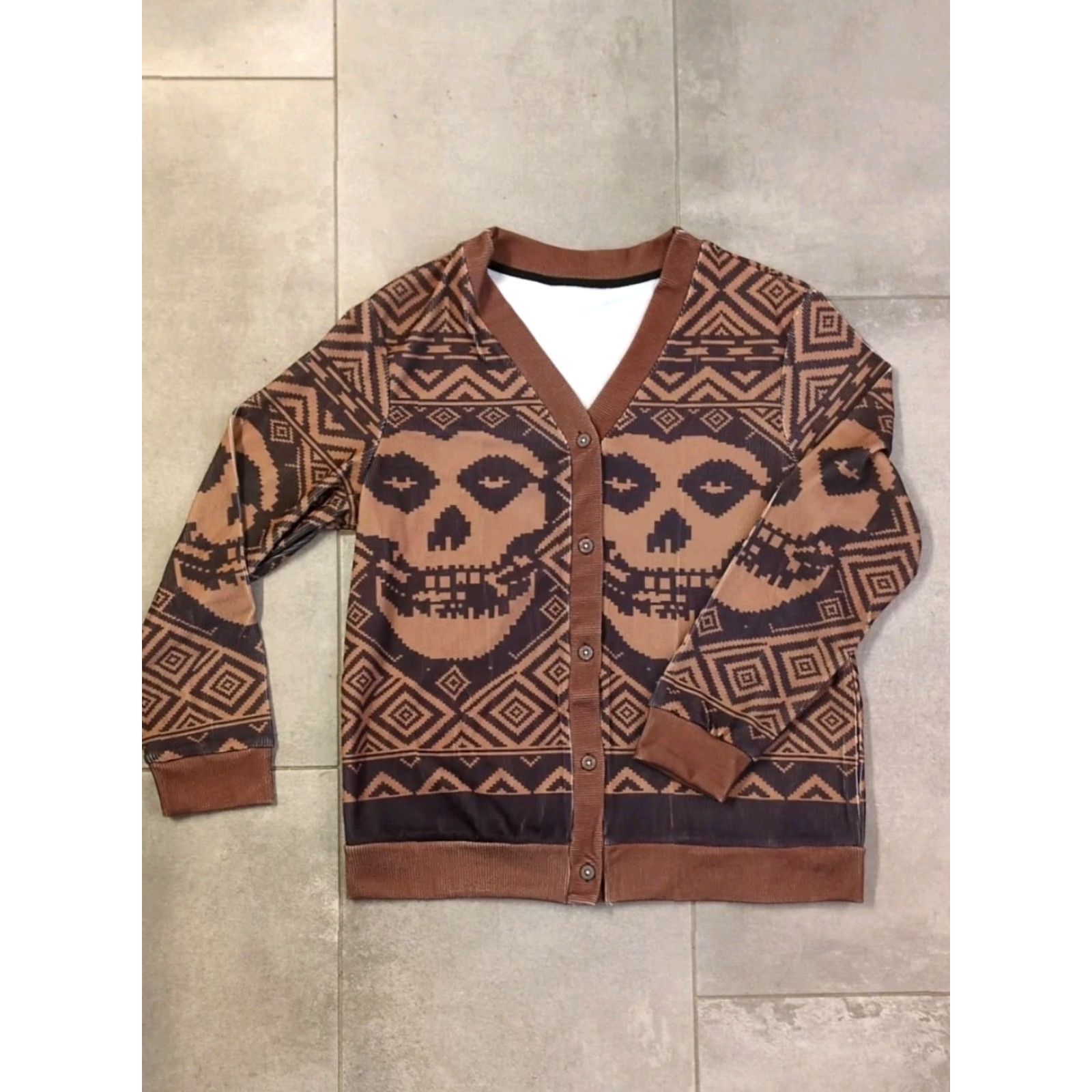 Vintage Misfits Button Up Sweater Mens XL Brown Skulls Punk Rock Christmas Goth Warm Cardigan V-Neck Long Sleeve Button Logo Size US XL / EU 56 / 4 - 3 Thumbnail