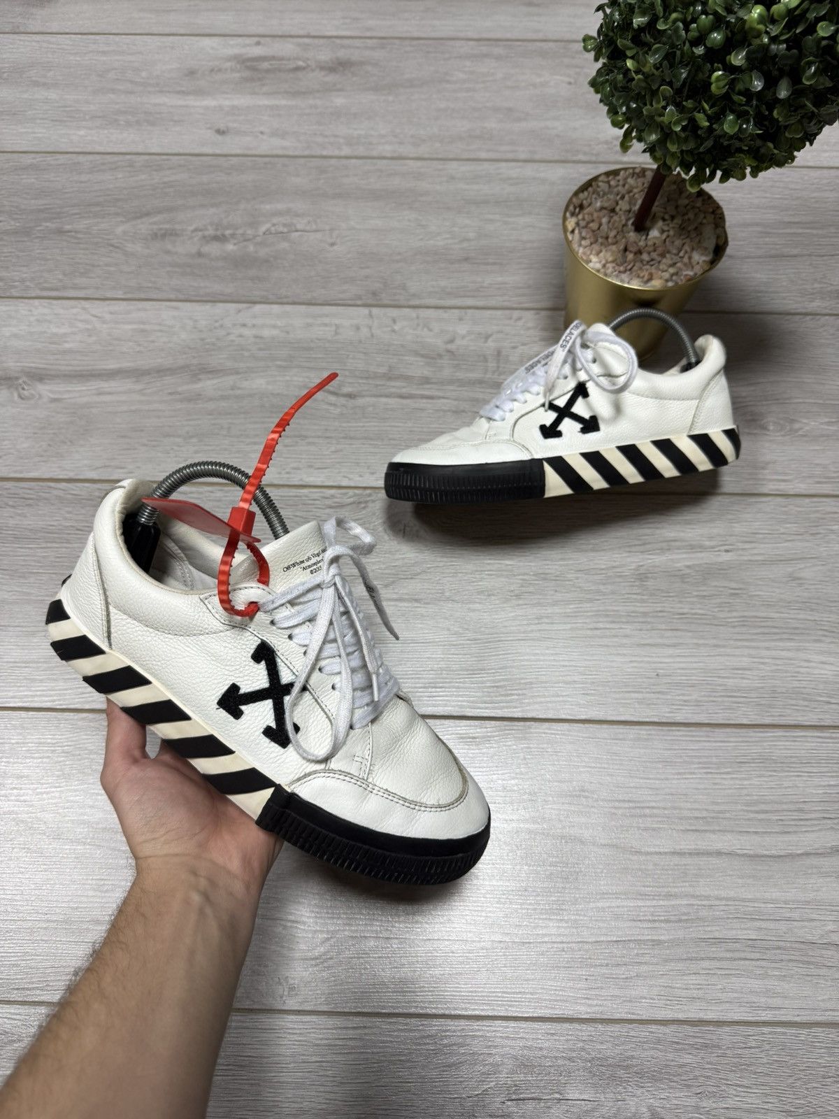 Off-White Off-White leather vulcanized arrows tape sneakers Size US 8.5 / EU 41-42 - 1 Thumbnail