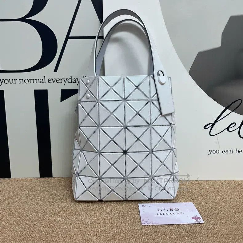 Issey Miyake Issey Miyake White Handbag Size ONE SIZE - 1 Thumbnail