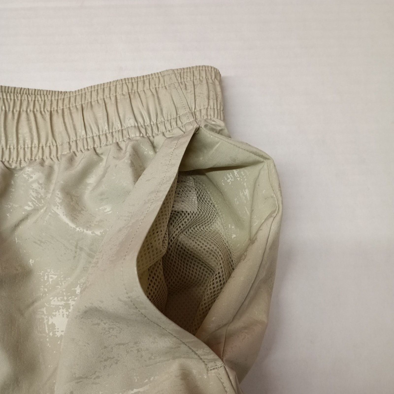 Under Armour Under Armour UA Woven Emboss Shorts Gym Shorts Mens XL Beige Size US 36 / EU 52 - 3 Thumbnail