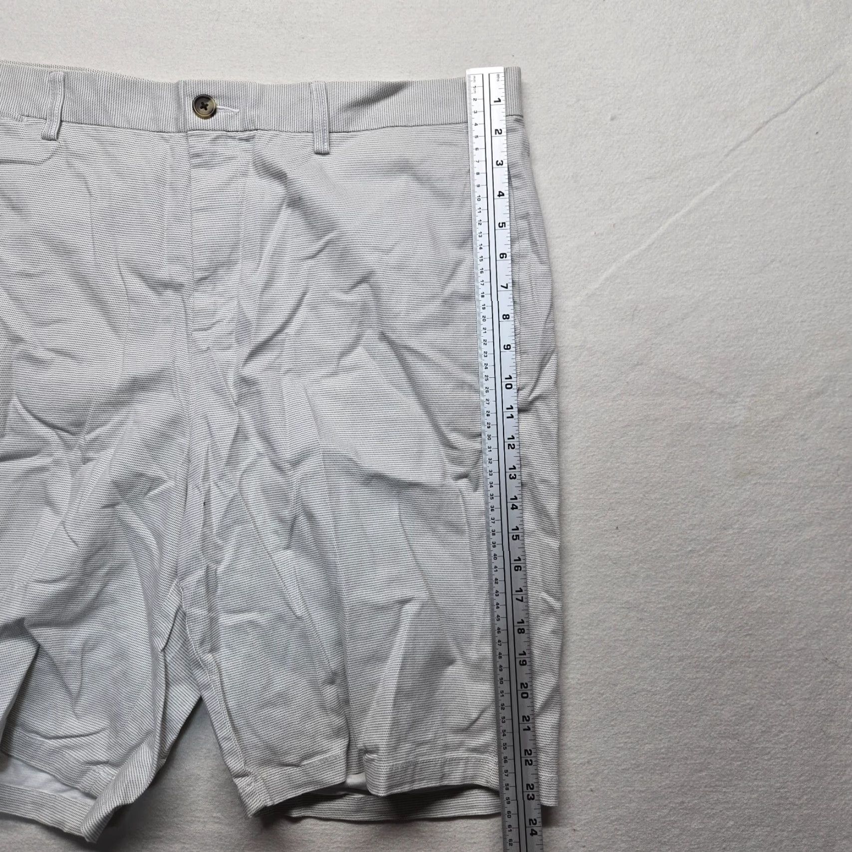Old Navy VINTAGE Old Navy Men's Shorts Bermuda Casual Slim Fit 40 Ivory Cotton Nylon Spandex 2010s Size US 40 / EU 56 - 4 Thumbnail