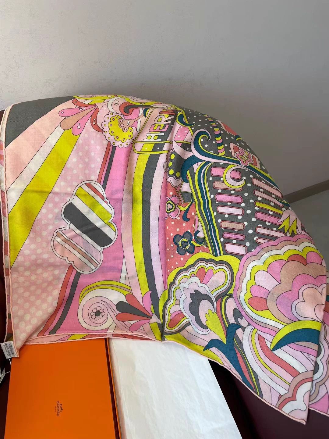 Hermes Hermès Cashmere Scarf Unused Pink Floral 140x140 Size ONE SIZE - 6 Thumbnail