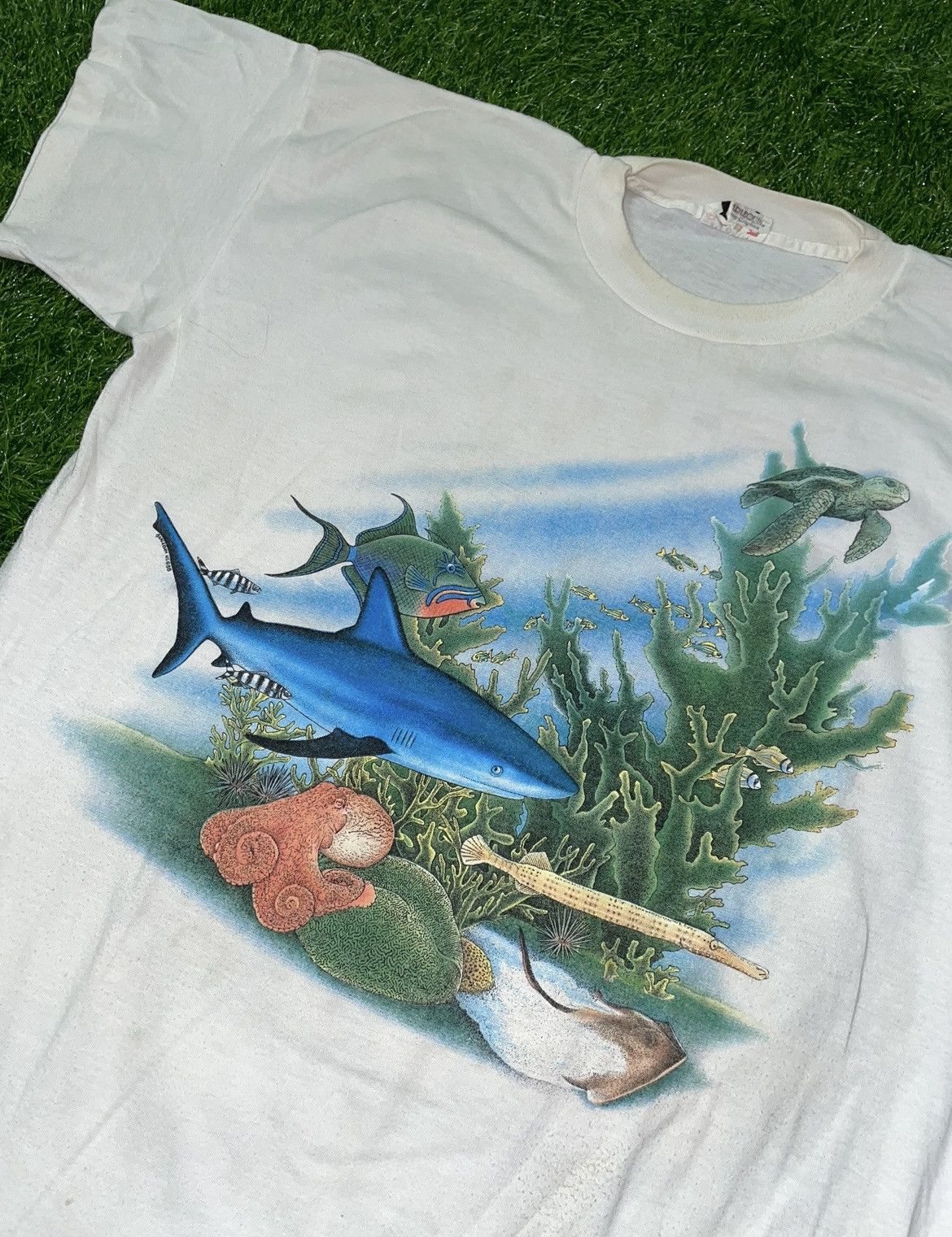 Vintage Vintage 1988 Sea Ocean Fish Tee Shirt Size One Size Size US L / EU 52-54 / 3 - 3 Thumbnail