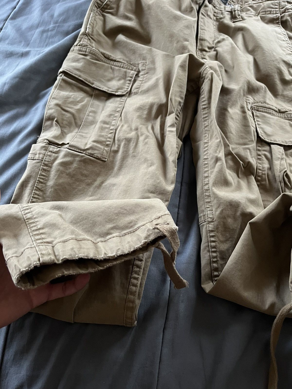 American Eagle Outfitters Kaki Cargo Pants Size US 32 / EU 48 - 2 Thumbnail