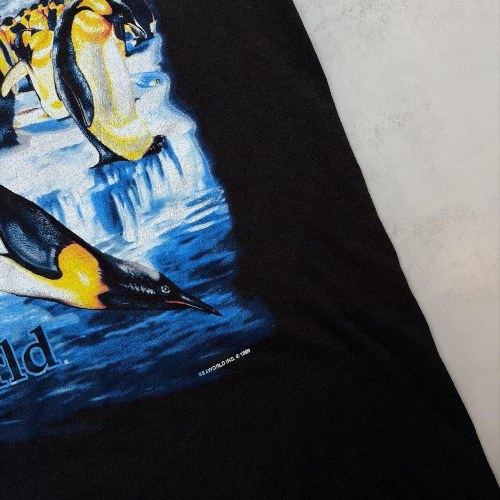 AAA Vintage 1999 Black Sea World Nature T-Shirt Size US L / EU 52-54 / 3 - 5 Thumbnail