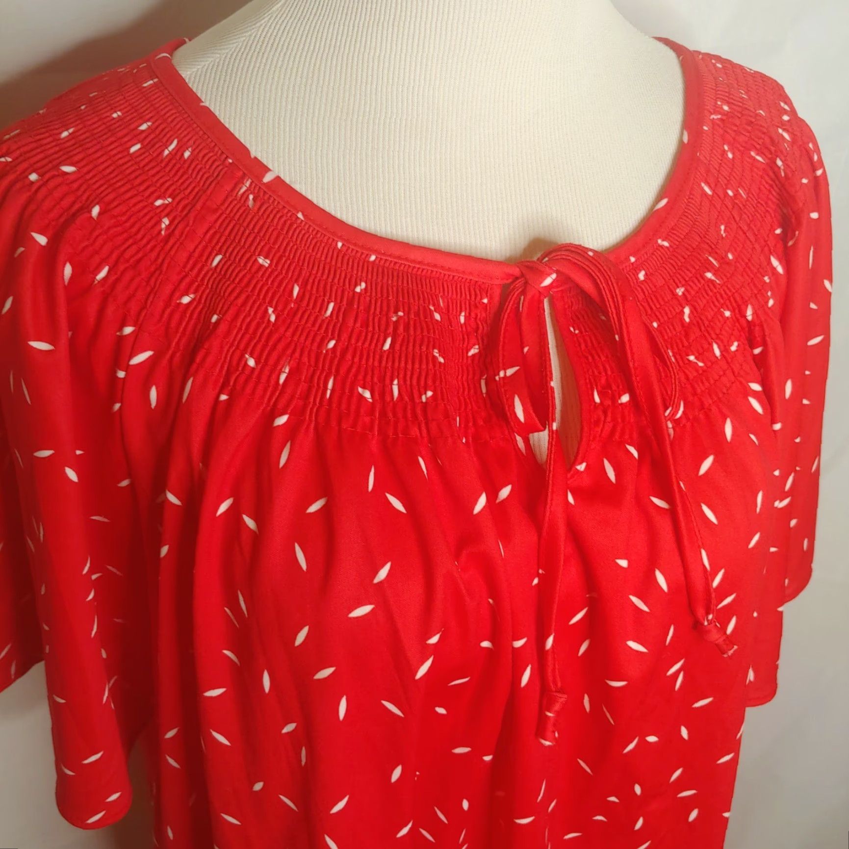 Vintage VINTAGE Tiger Lily Shirt Women Plus 3X White Smocked Short Sleeve Tie Neck 70s Womens Size XXL / US 16-18 / IT 52-54 - 6 Thumbnail