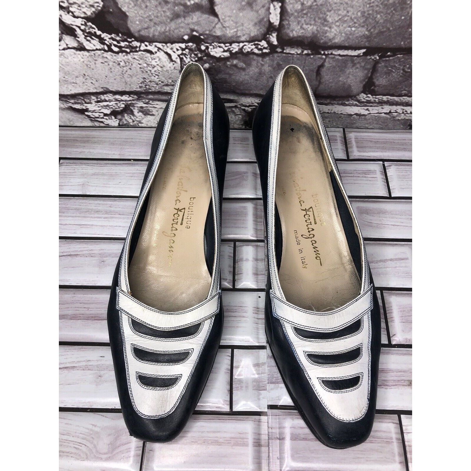 Salvatore Ferragamo Salvatore Ferragamo Boutique Blue Leather White Pump Heels W Size US 8 / IT 38 - 19 Thumbnail