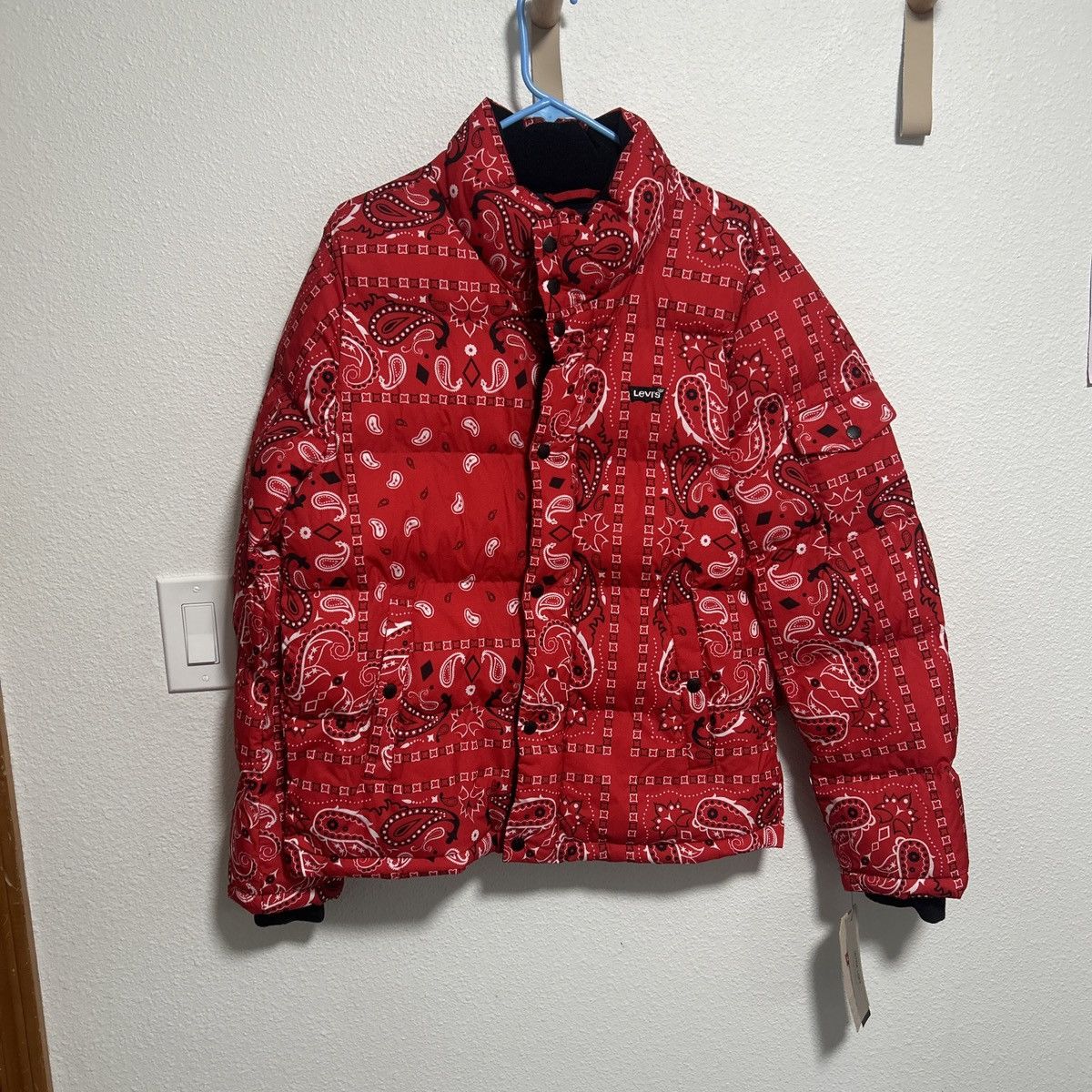 Levi's Levis mens red bandana puffer jacket size small Size US S / EU 44-46 / 1 - 1 Thumbnail