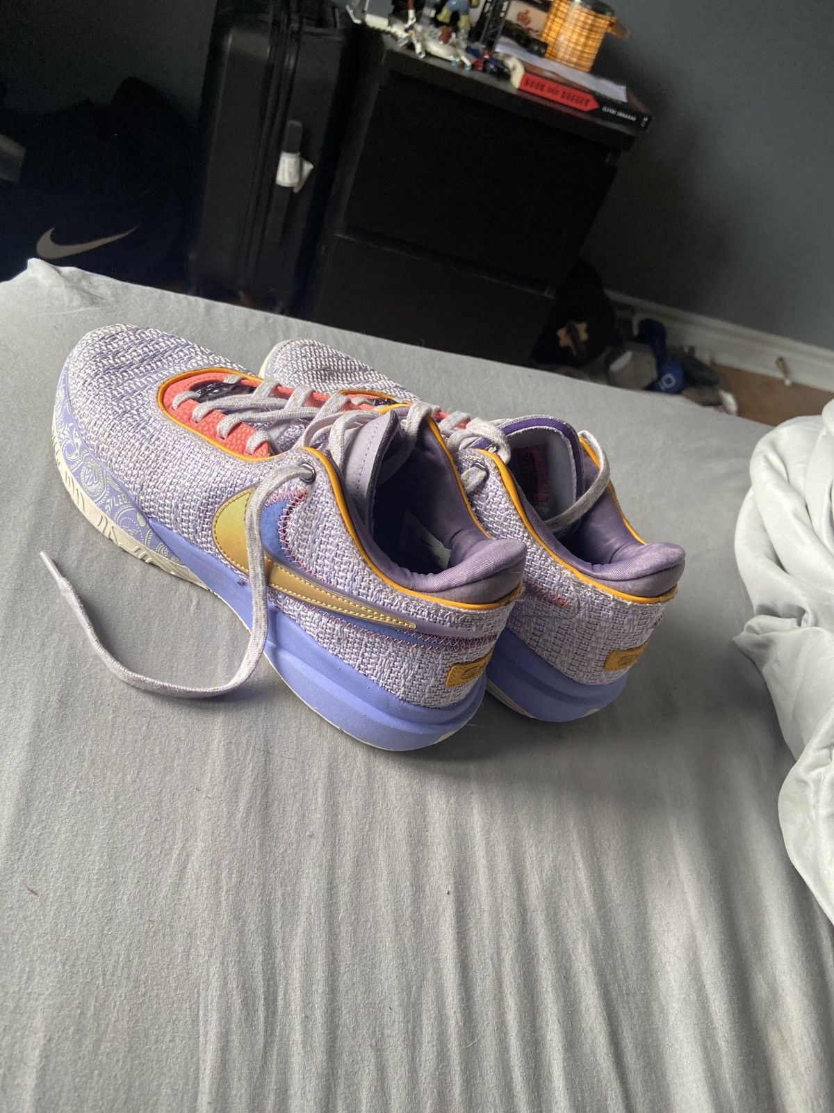 Nike Lebron 20s (Violet Frost) Size US 9 / EU 42 - 1 Thumbnail