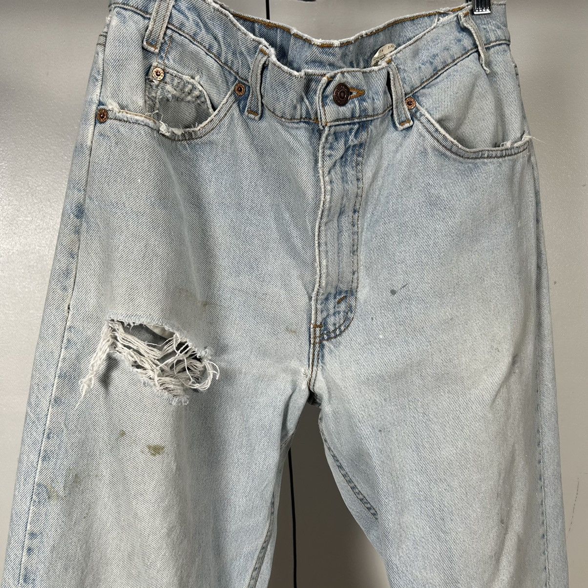 Vintage Vintage Levi’s 550 orange tab distressed jeans Size US 35 - 3 Thumbnail