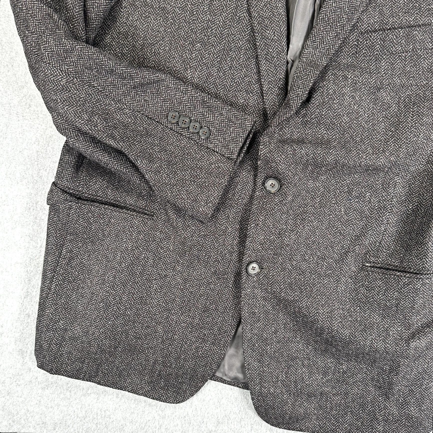 Brooks Brothers Brooks Brothers Sport Coat Mens 46 Gray Herringbone Tweed Wool Regent Jacket/Coat Regular Notch Lapel Two-Button Wool Blazer Casual Business Mens Size 46R - 3 Thumbnail