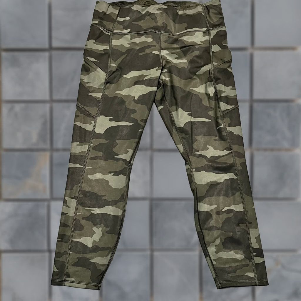 Athleta Athleta Contender Leggings Pants Womens Large Petite Camo 7/8 Size 36" / US 14 / IT 50 - 1 Thumbnail