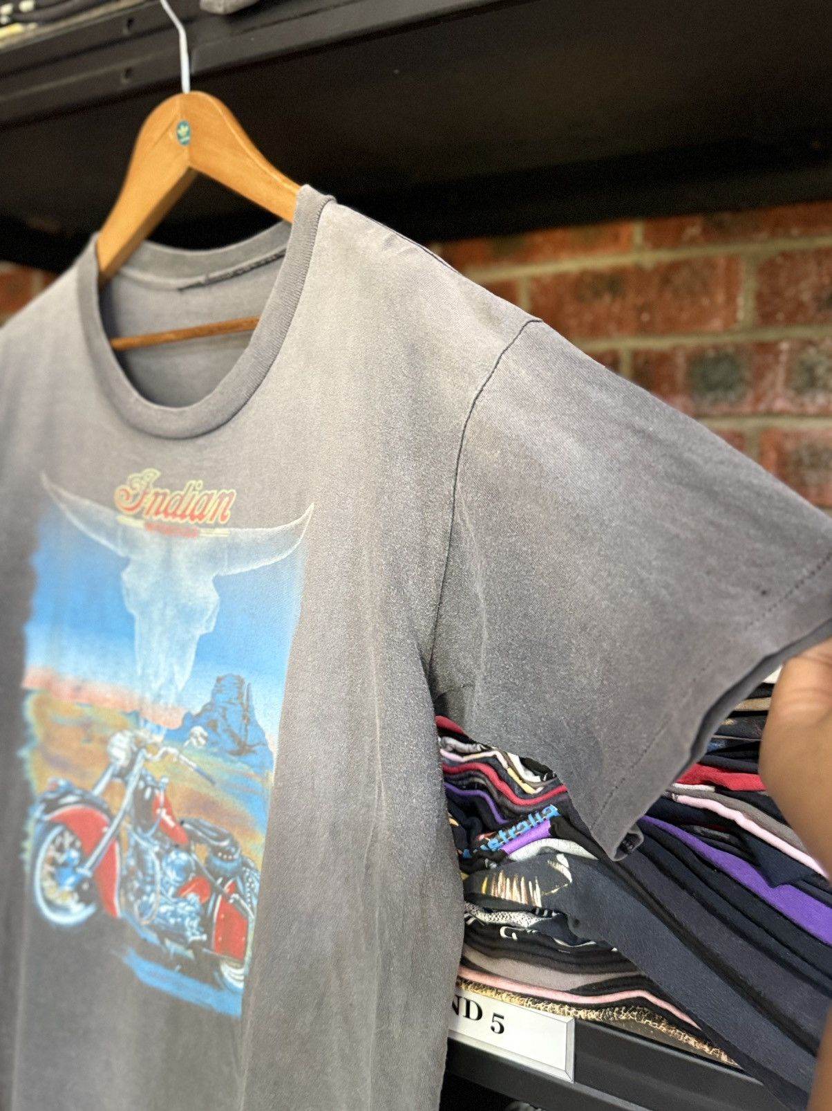 Harley Davidson Thrashed Vintage 90s Indian Motocycle Sun Faded Tee Size US XL / EU 56 / 4 - 9 Thumbnail