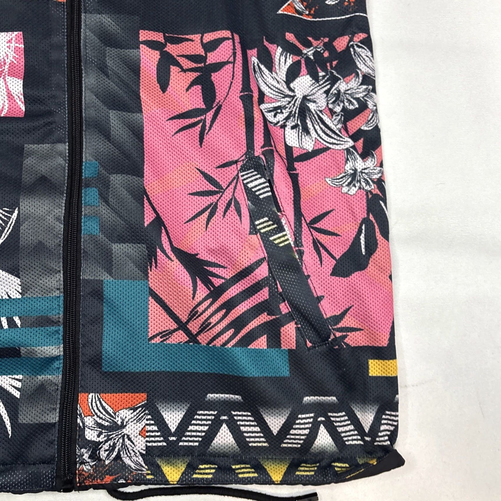 Adidas VINTAGE Adidas Full Zip Reversible Track Jacket Hoodie Mens Large Black And Floral Size US L / EU 52-54 / 3 - 3 Thumbnail