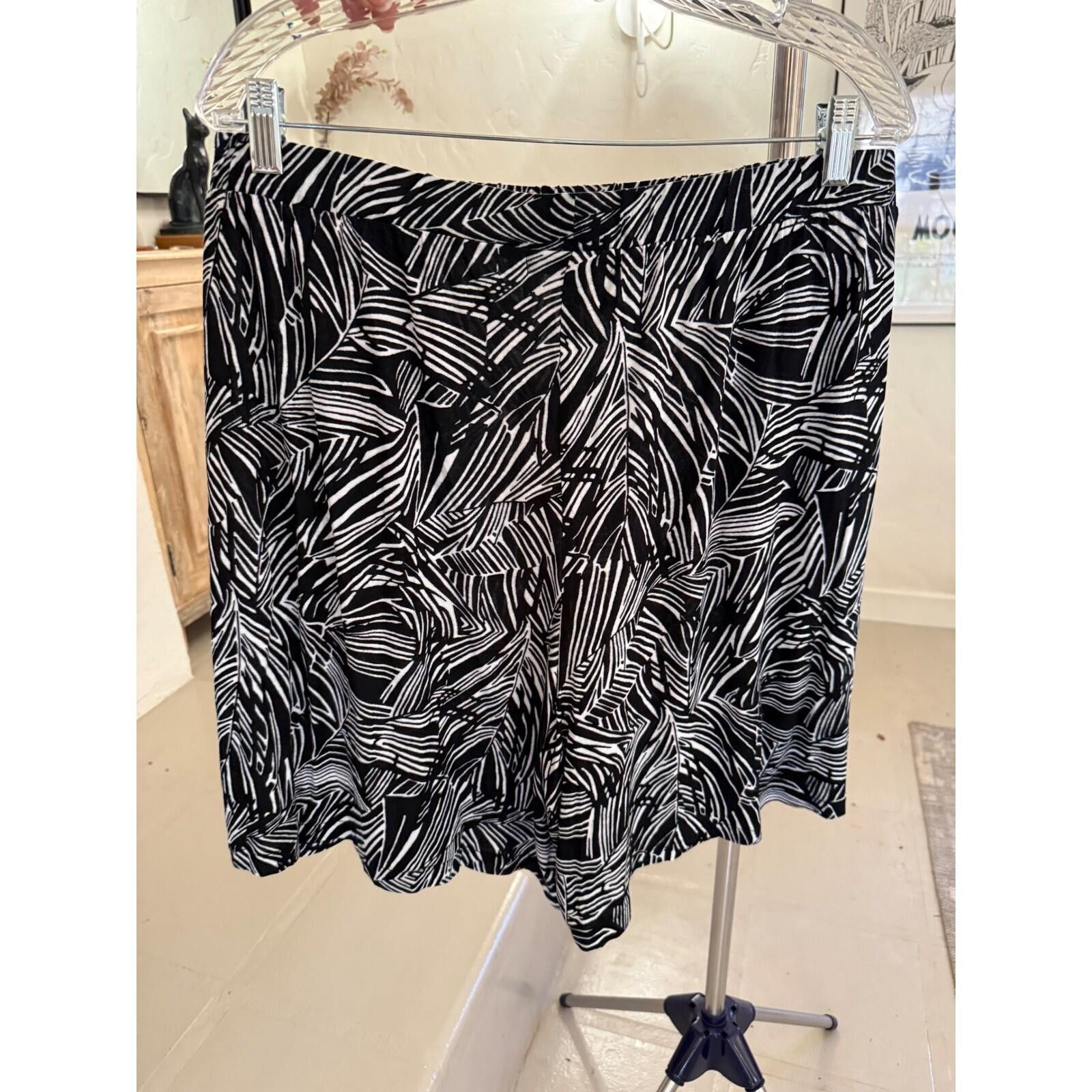 The Unbranded Brand Tropical Palm Leaf Shorts Culottes Pockets Elastic Waist XL Size 32" / US 10 / IT 46 - 9 Thumbnail