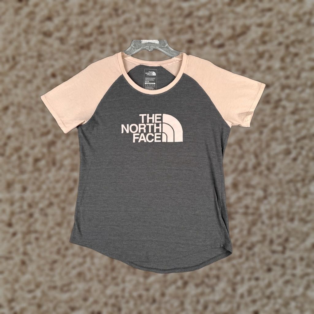 The North Face The North Face Shirt Womens Medium Gray Short Sleeve Crew Neck Polyester Blend Size M / US 6-8 / IT 42-44 - 1 Thumbnail