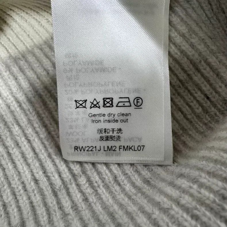 Louis Vuitton Louis Vuitton Grey and white striped triangle leather labe Size US S / EU 44-46 / 1 - 8 Thumbnail