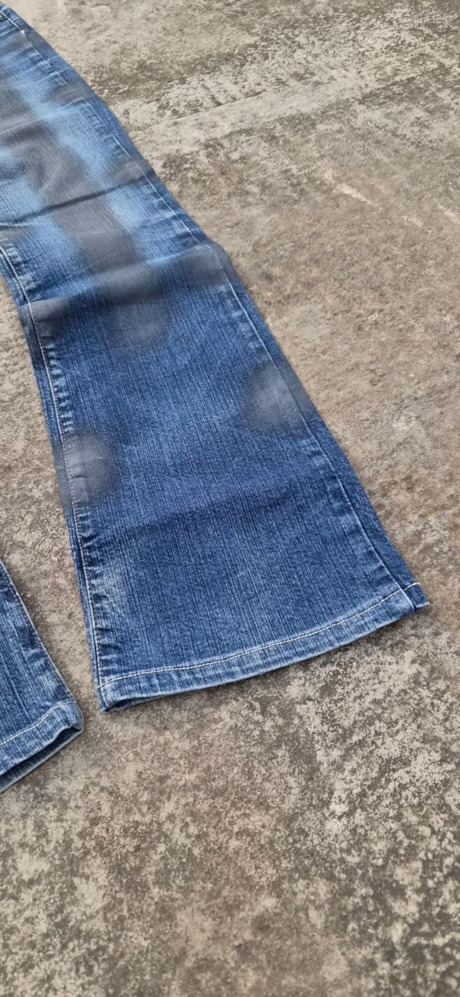 Roberto Cavalli 00s Just Cavalli Dramatic Dirty Wash Flared Denim Jeans Size 26" / US 2 / IT 38 - 5 Thumbnail