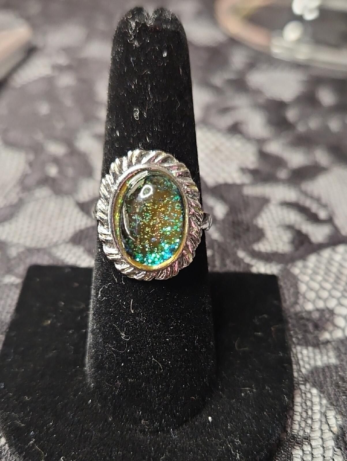 Other Adjustable Green Glitter Oval Ring with Silver Tone Setting Size ONE SIZE - 1 Thumbnail