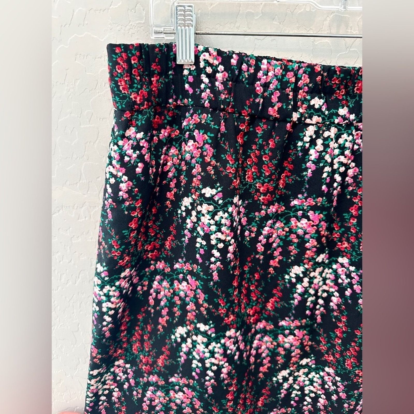 J.Crew J.CREW | Black Pink Wildflower Floral Side Slit Midi Skirt Size 34" / US 12 / IT 48 - 2 Thumbnail