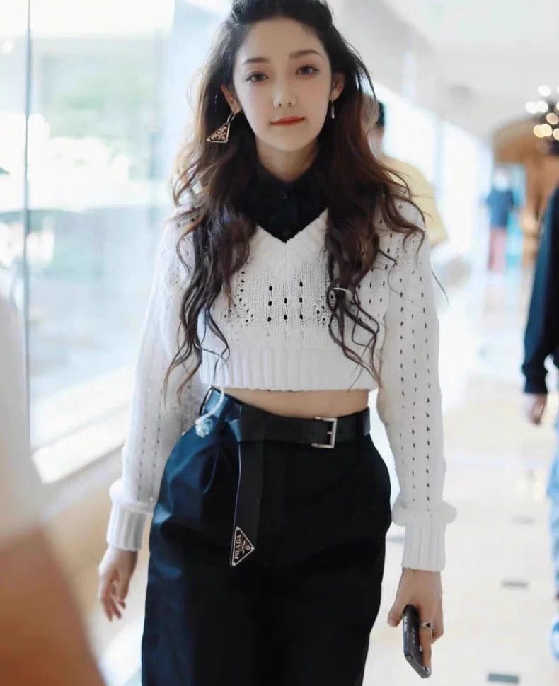 Prada Prada White Knit Sweater -2505 Size M / US 6-8 / IT 42-44 - 7 Thumbnail