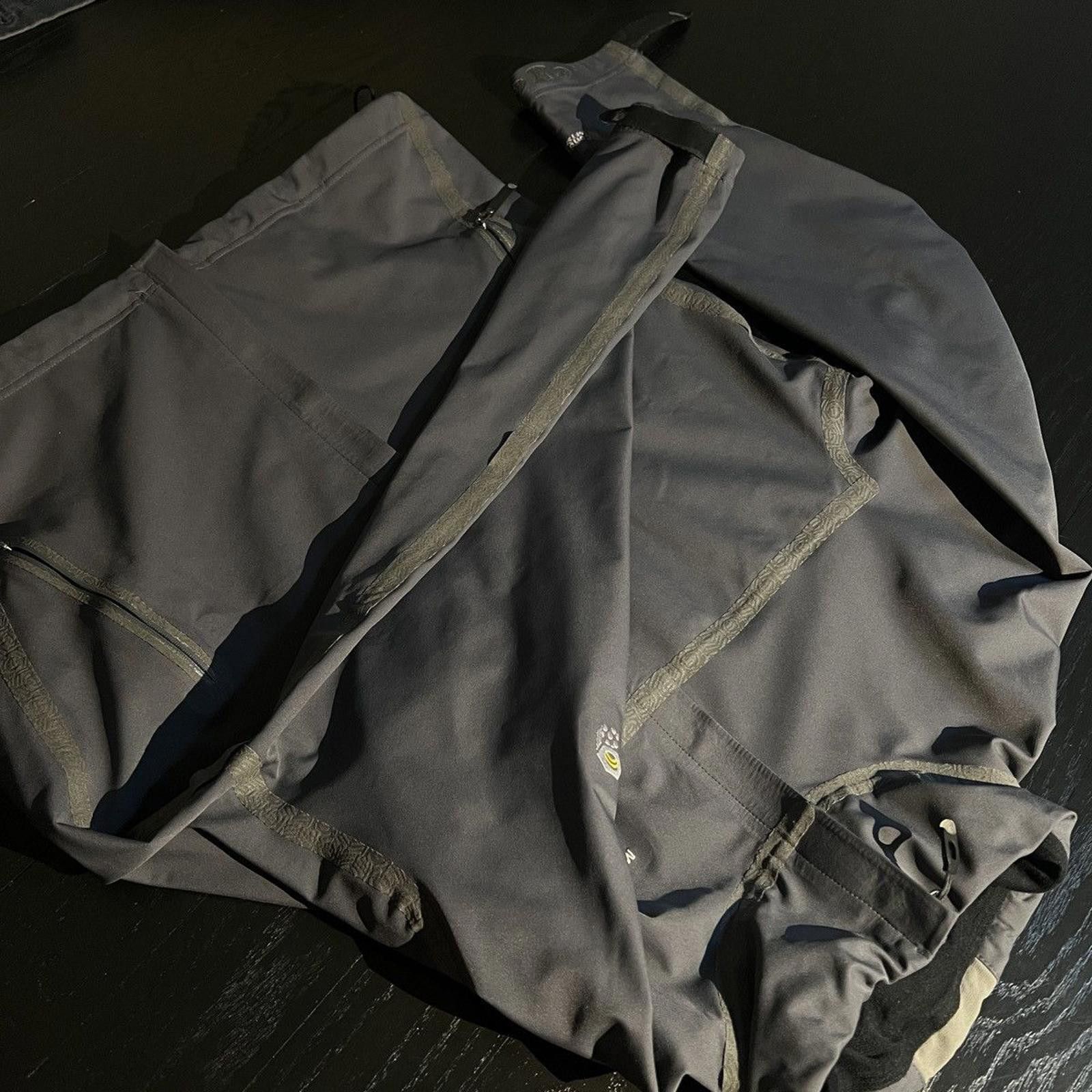 Mountain Hardwear Vintage Mountain Hardwear Taped Conduit Softshell Jacket Size US L / EU 52-54 / 3 - 4 Thumbnail