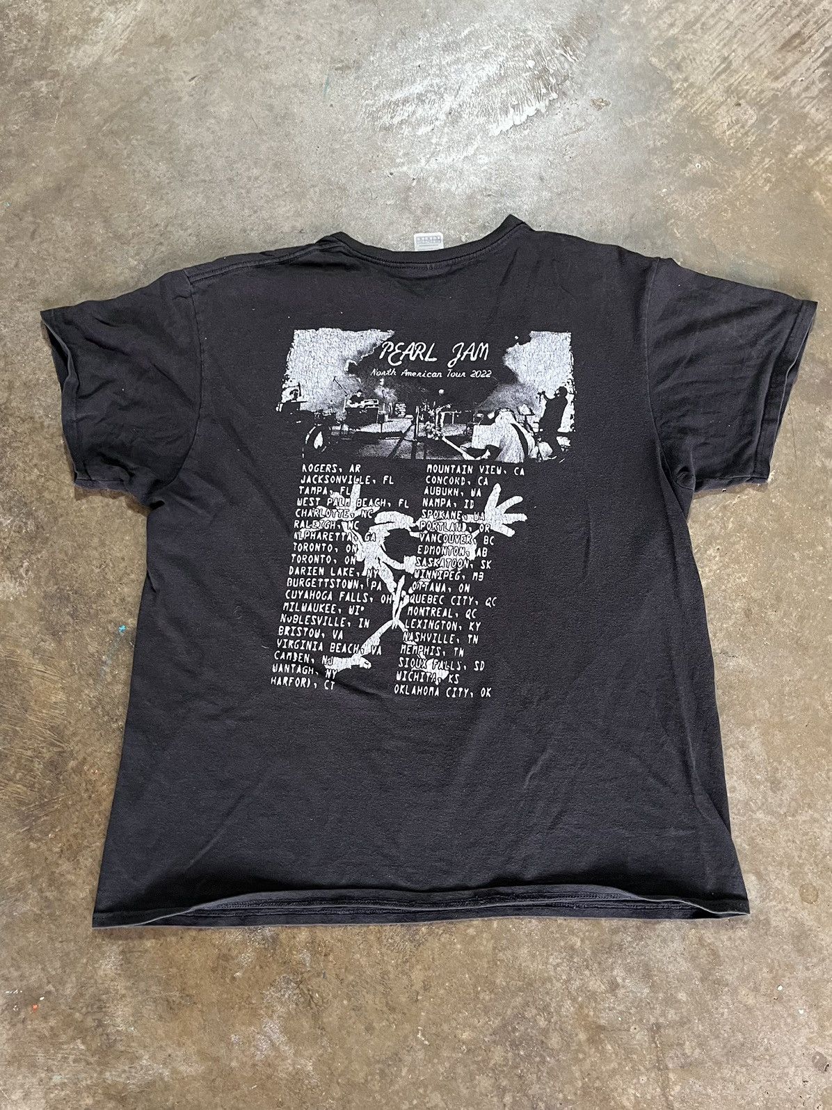 Band Tees Faded Pearl Jam Tour Tee Size US L / EU 52-54 / 3 - 3 Thumbnail
