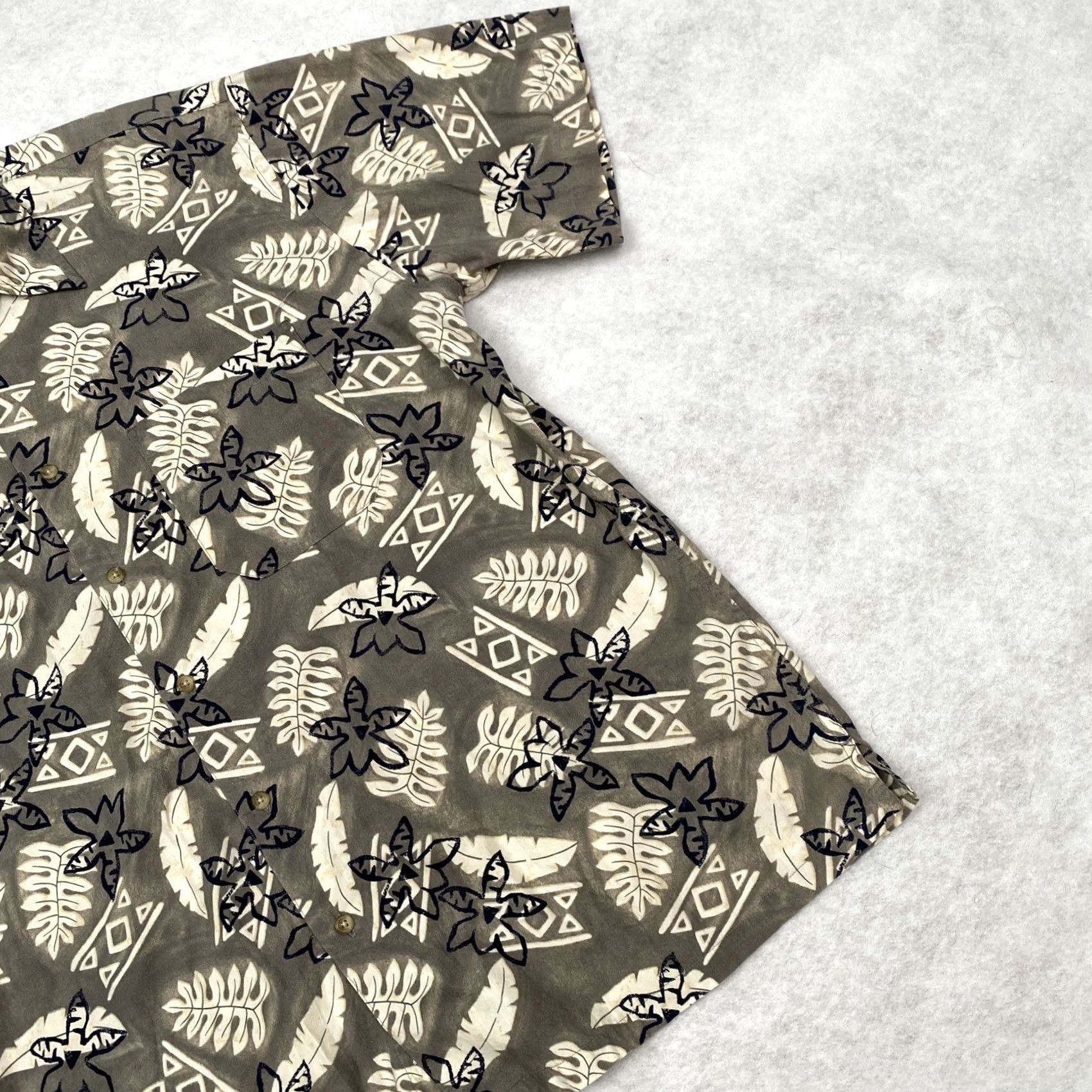 Pendleton Pendleton Mens Large Hawaiian Floral Turtle Grey Short Sleeve Button-Up Shirt Size US 33 - 5 Thumbnail