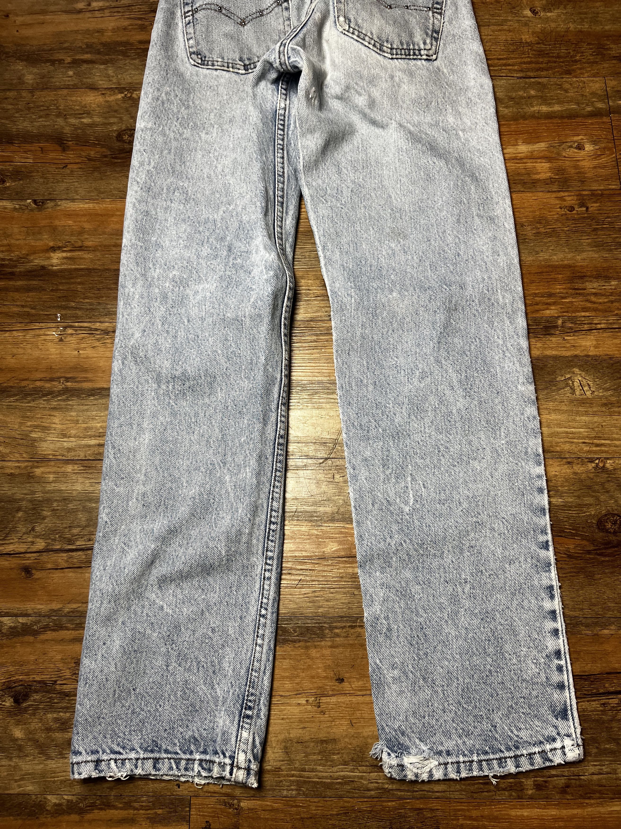 Levi's Vintage Clothing Vintage Levi's Light Blue Denim Jeans with Studded Pockets Size US 28 / EU 44 - 11 Thumbnail