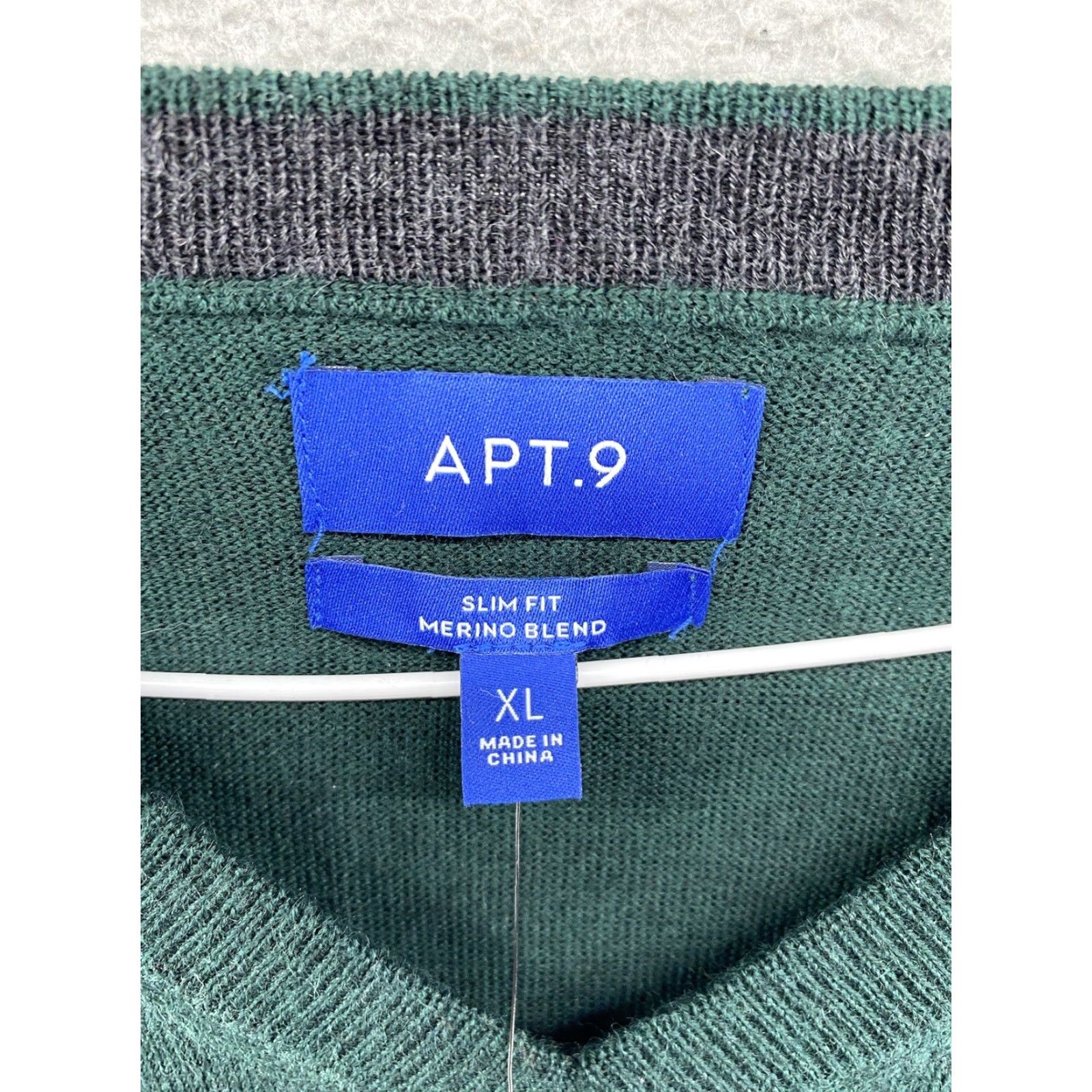 Apt. 9 VINTAGE Mens APT.9 Merino Blend Green Slim Fit V-Neck Long Sleeve Sweater SZ XL Soft NEW Size US XL / EU 56 / 4 - 2 Thumbnail
