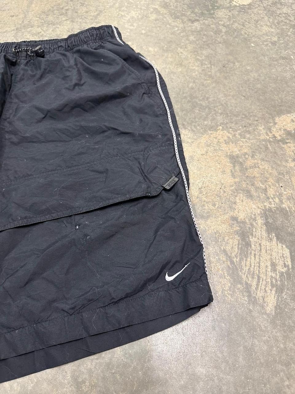 Nike Vintage Y2K Nike Baggy Black Nylon Shorts Size Medium Size US 30 / EU 46 - 2 Thumbnail