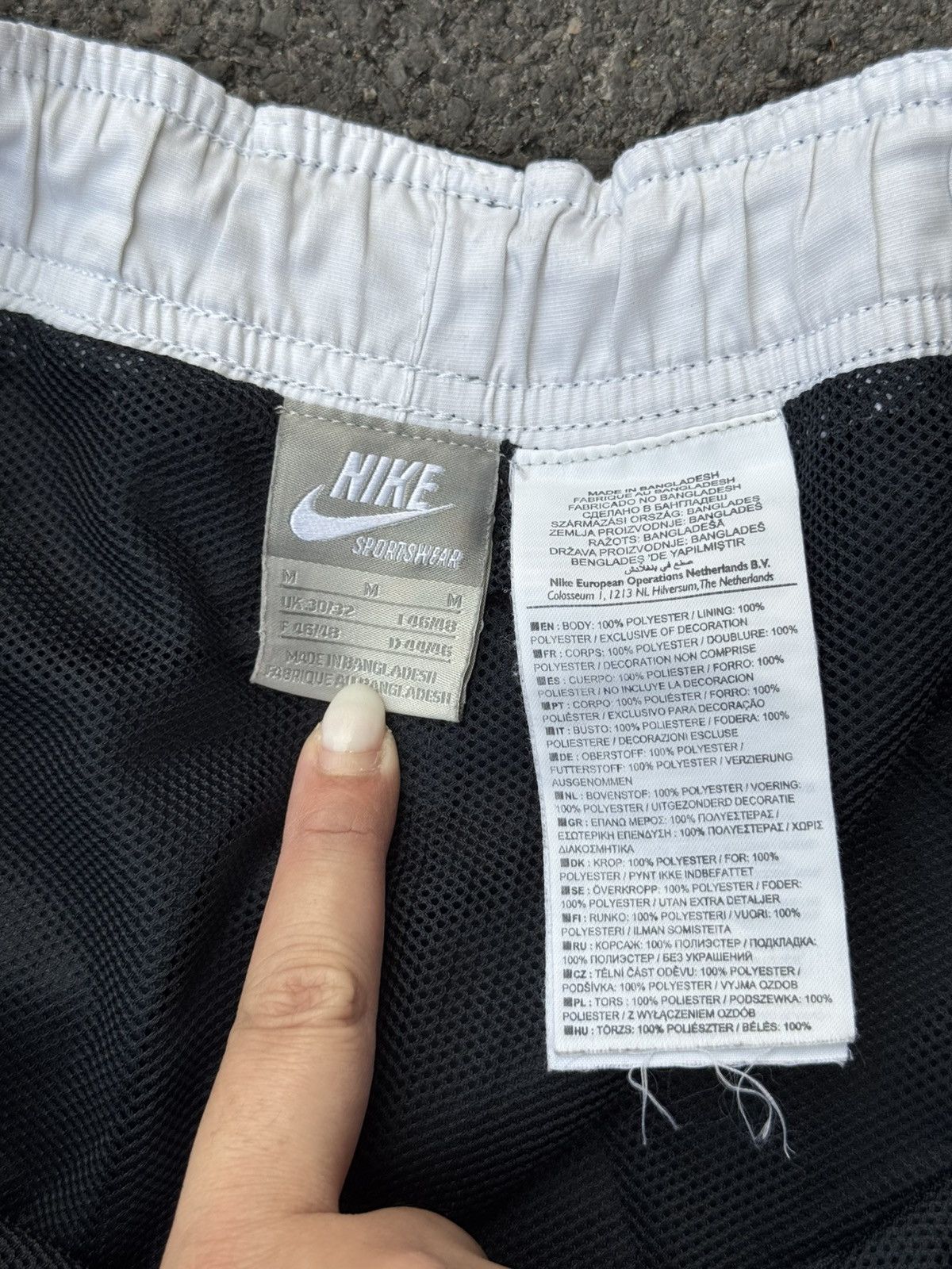 Nike Vintage Nike 00's Short Pants Size US 32 / EU 48 - 8 Thumbnail
