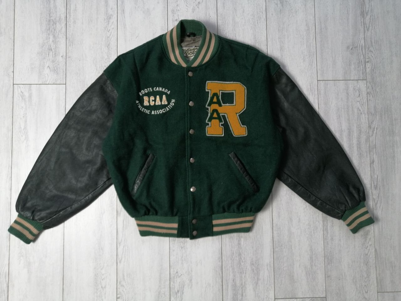 Canada × Varsity Jacket × Vintage Bomber jacket BEAVER ROOTS WOOL ...